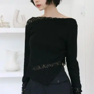 unemansion 원숄더 언밸런스 셔링 레이스 티셔츠