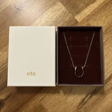 ete 호스 슈 블랙 다이아몬드 목걸이