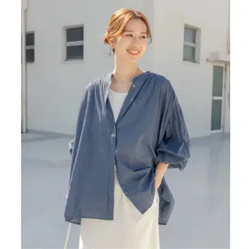 네이비 블루 반소매 셔츠 버튼