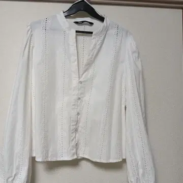 자라 화이트 레이스 디테일 긴팔 셔츠