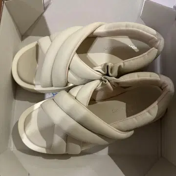 파테트 크로스 샌들