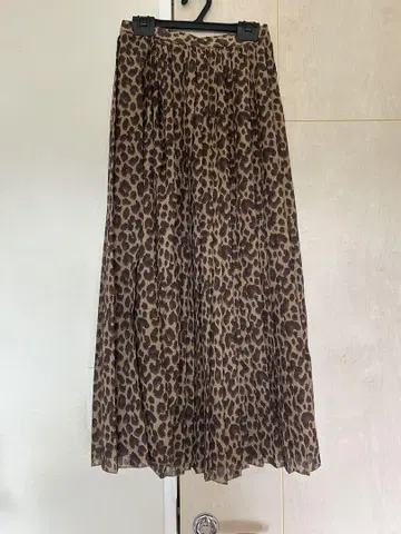 UNTITLED 레오파드 무늬 플리츠 롱 스커트