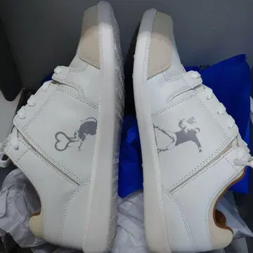 via SANGACIO 뱅크시 콜라보 스니커즈 25cm