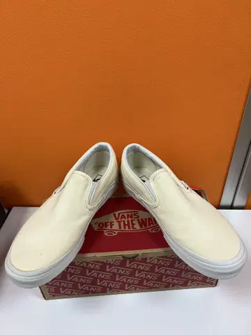 반스 Slip-On 크림색 스니커즈