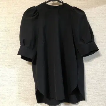 Tiara 퍼프 슬리브 블라우스 블랙