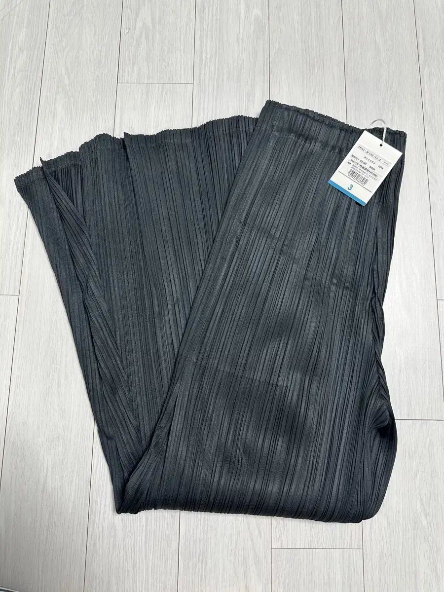 Pleats Please pants size 3 new product