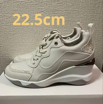 +diana 힐 업 스니커즈 22.5cm
