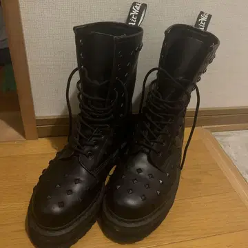 닥터 마틴 스터드 부츠