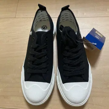 폭스바겐 블랙 스니커즈 24cm