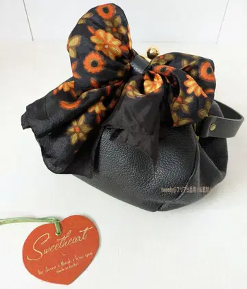 Sweetheart LONDON 스위트하트 스카프가 포함된 백
