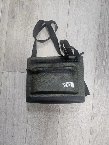THE NORTH FACE 숄더백(방수) 올리브 그린