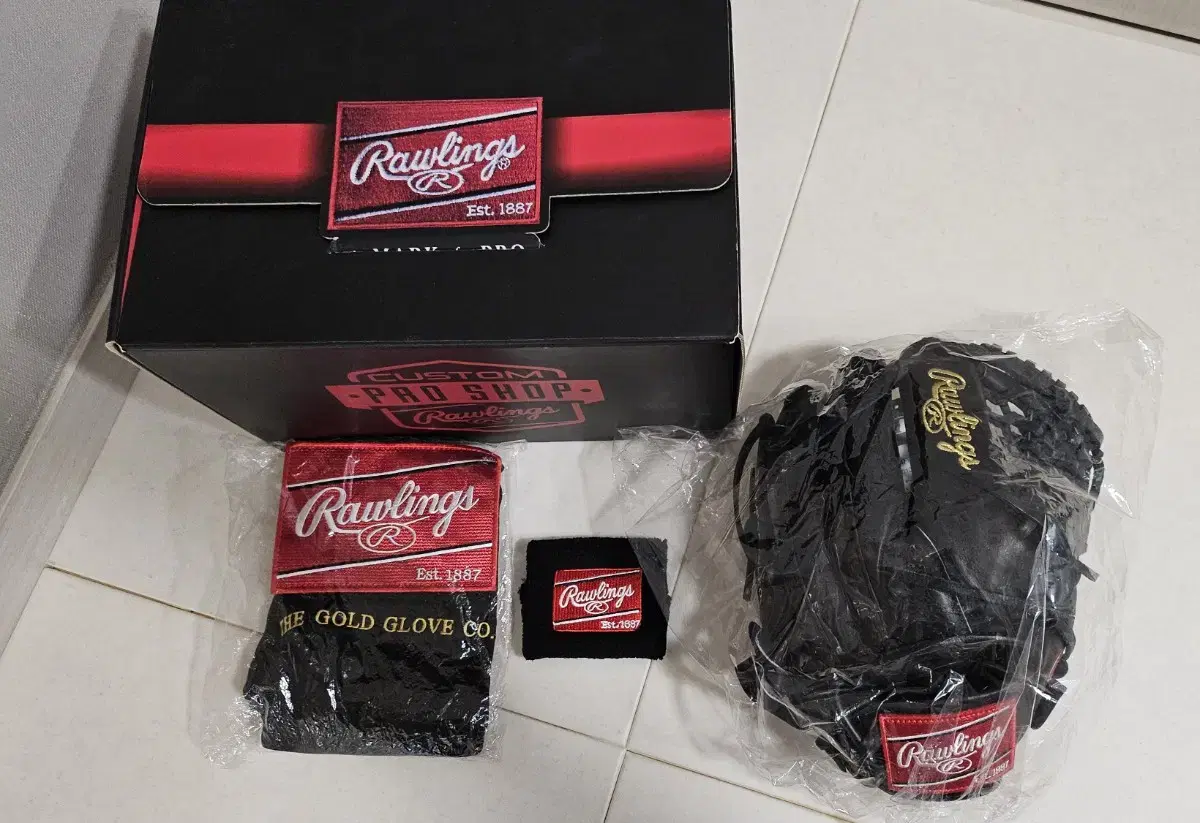 Rawlings Kim Ha-seong new product with tags