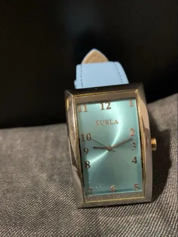 FURLA 스카이블루 가죽 스트랩 손목시계 새상품급