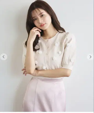 LILLIAN CARAT 플라워 모티브 가디건 베이지
