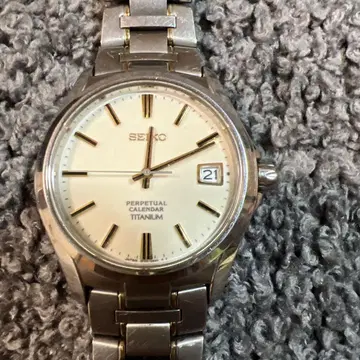 B068 SEIKO 퍼페츄얼 달력 티타늄 8F32-0400
