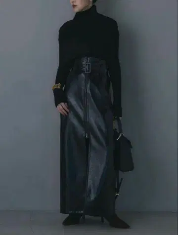 ANDREA&Co 안드레아 앤 코 에나멜 가죽 타이트 스커트