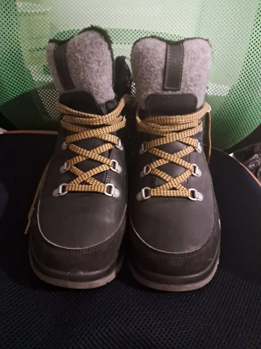 데카트론 퀘차 등산화 275