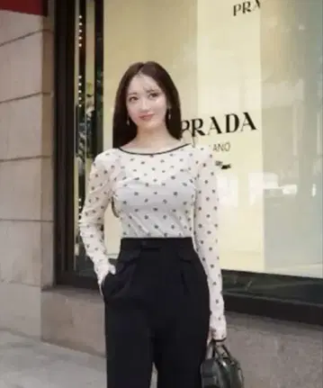 HYEON 시어 톱 "플라워" / 화이트