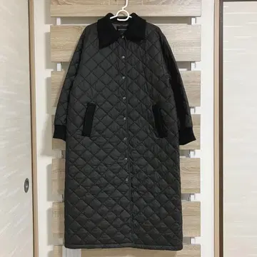 미즈이로 인드 리브 컬러 퀼팅 롱 코트 퀼팅 다운 블랙