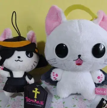 흰 고양이와 검은 고양이 봉제 인형 세트
