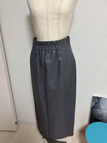 그레이 가죽 타이트 스커트