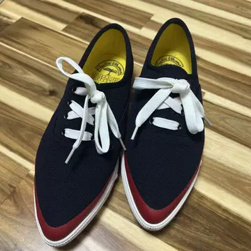카세리니 스니커즈