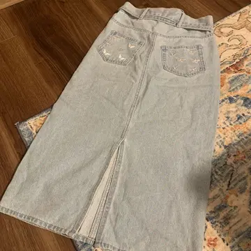 H&M 라이트 데님 스커트 버터플라이 자수 포켓