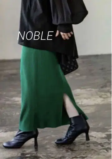NOBLE 토탄 골지 타이트 스커트