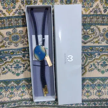 밀라 쇤 루프 타이