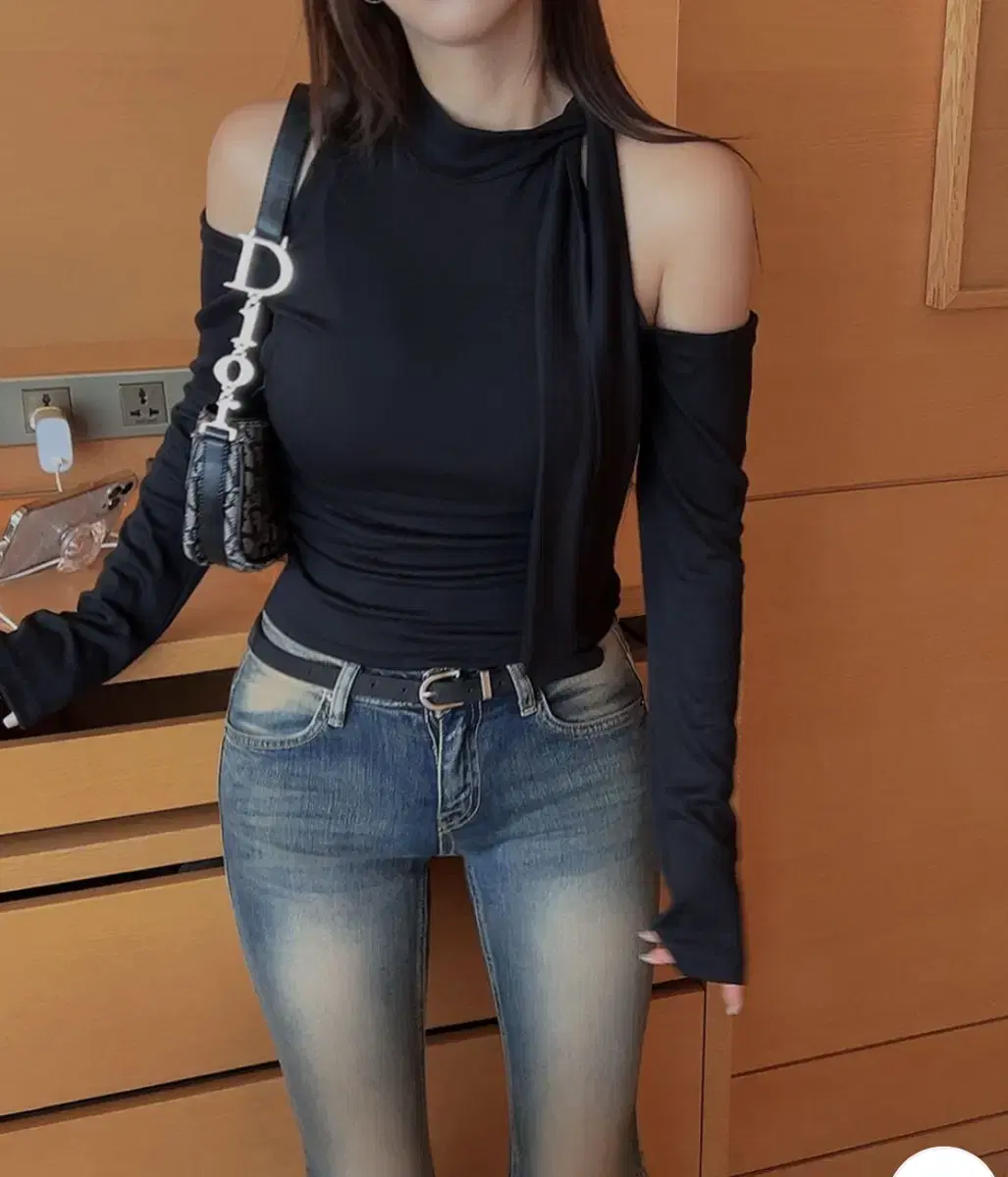 Free shipping) ABLY Hipnatic Muffler Off-Shoulder Halter T-shirt