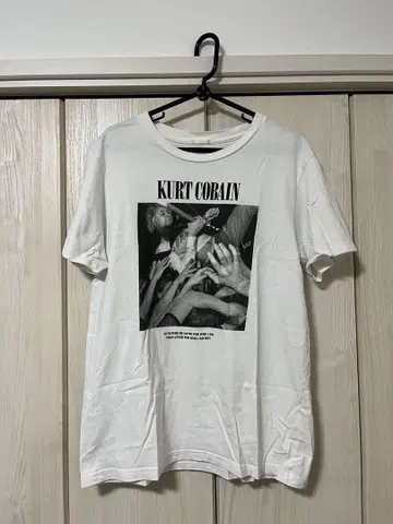 지유 Kurt Cobain 티셔츠 화이트