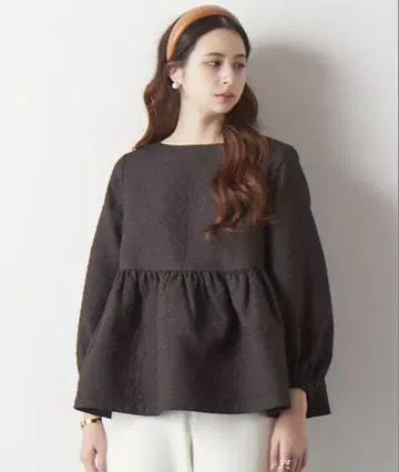 TIARA 부푼 자카드 블라우스