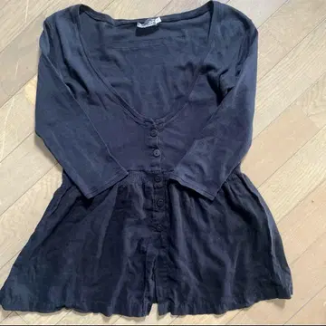블랙 V넥 7부 소매 티셔츠