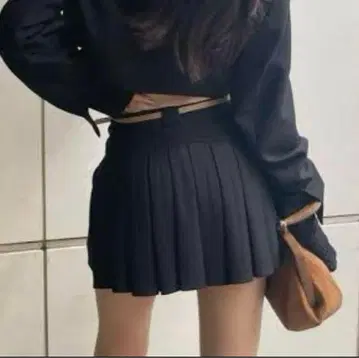 레이디 멜트 / 뒷부분 주름 스커트