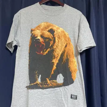 GRIZZLY 곰 프린트 티셔츠 그레이