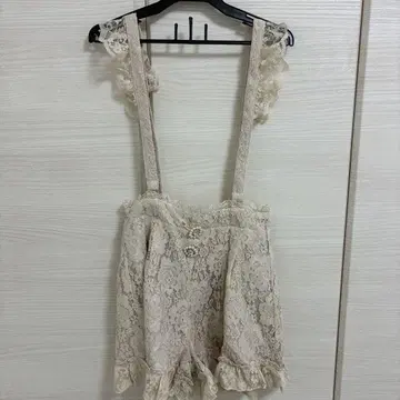 ROJITA 로지타 프릴 사스 부착 비쥬 단추 레이스 숏 팬츠 아이보리