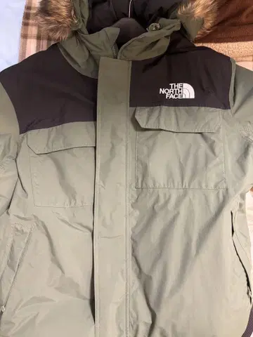 THE NORTH FACE 올리브 그린 다운 자켓