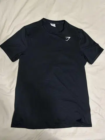 GYMSHARK 블랙 티셔츠 S 사이즈 헬스장 샤크