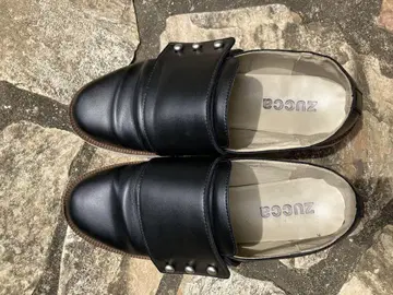 ZUCCA 블랙 가죽 슬립온 슈즈