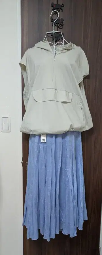 LOUNIE 베이지 후드 부착 마운틴 후드티