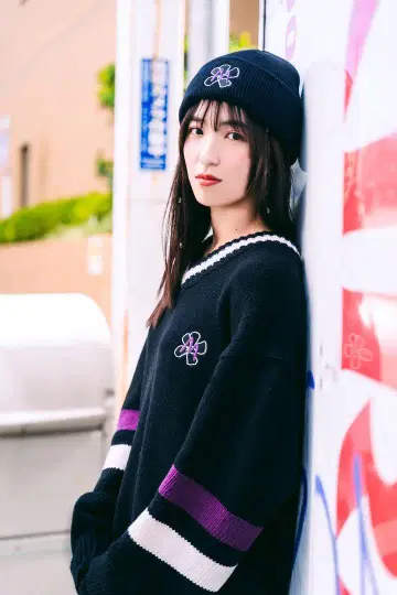 AKB48 시모오 미우 UNALLOYED V넥 긴팔 니트