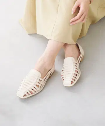menue 구르카 샌들 플랫 힐