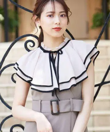 Noela 배색 파이핑 블라우스