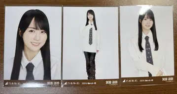 노기자카46 카키 하야카 브로마이드 넥타이 포함 셔츠