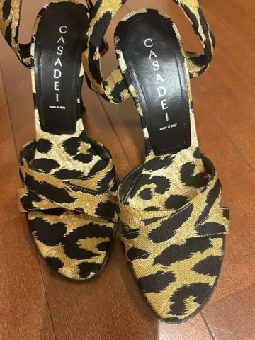 CASADEI 레오파드 무늬 스트랩 샌들