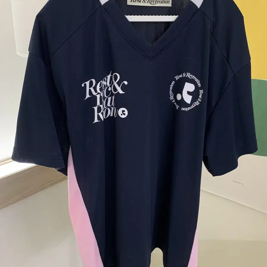 【Rest & Recreation】★人気★RR V-NECK JERSEY TOP★2 COLORS Rest & Recreation】☆人気☆RR V-NECK JERSEY TOP☆2 COLORS