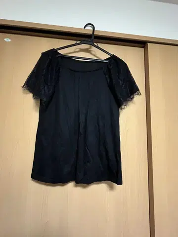 레이스가 있는 블랙 티셔츠 사이즈 38