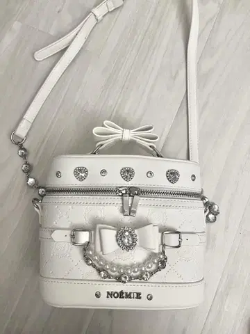 NOEMIE 노에미 사키마루짱 콜라보 글리터 베니티백 화이트