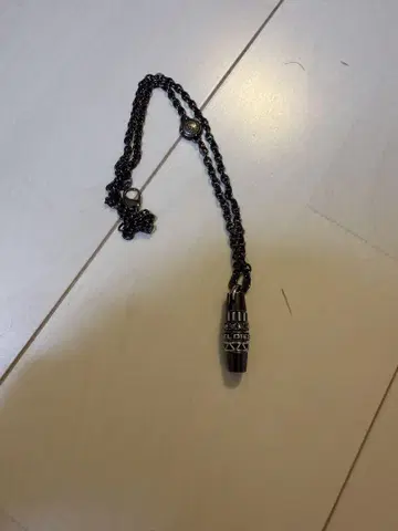 블랙 메탈 펜던트 목걸이