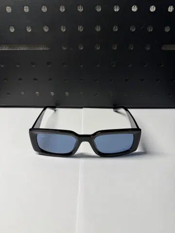 Ray-Ban KILIANE ORB4395F 다크 블루 렌즈